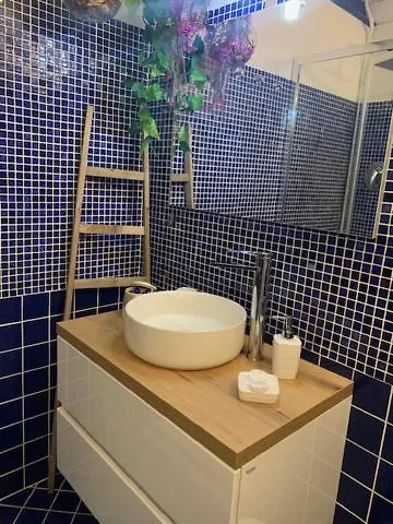 House بولونيا